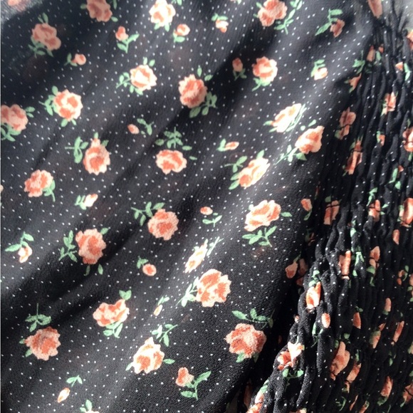 Black puff sleeve blouse flowers size small draw string - Picture 3 of 8